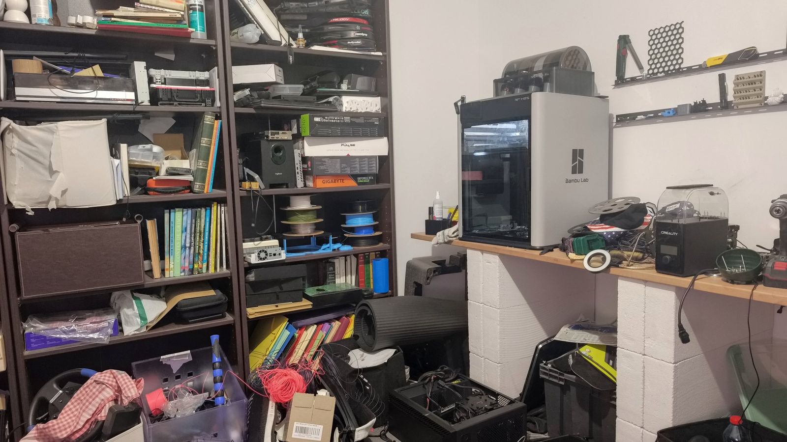 Atelier encombré avant vidage